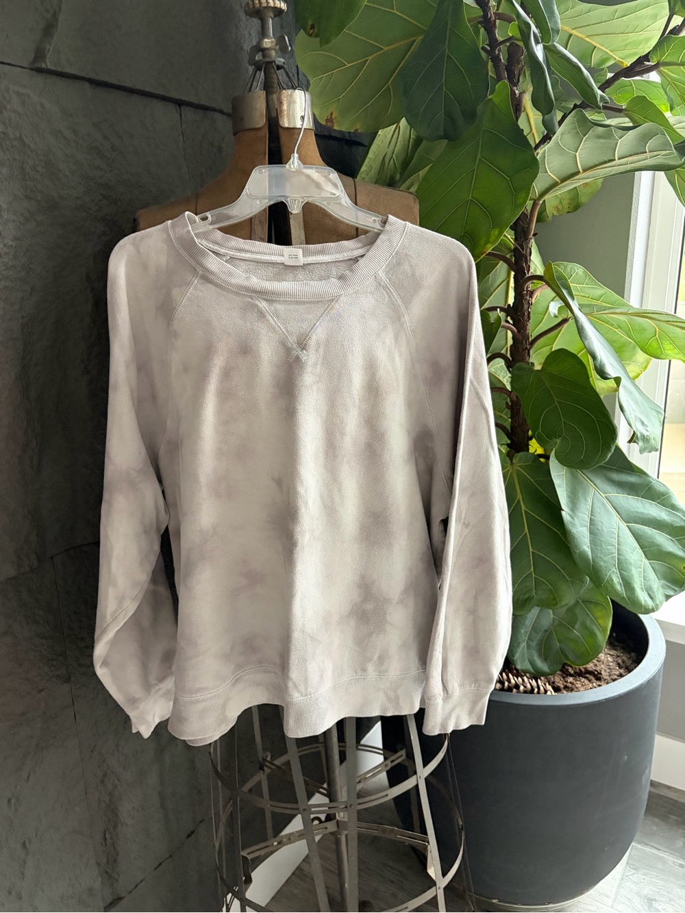 Old Navy Gray Tie-Dye Crewneck Sweatshirt